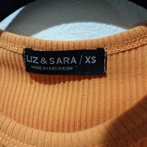 Liz & Sara Orange Ribbed Top - XS